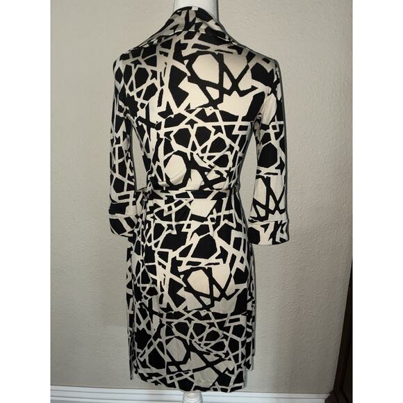 Diane Von Furstenberg Wrap Dress Size 4 Animal Print Black & Ivory Vintage Style - Picture 6 of 9